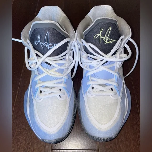 Nike Kyrie basketball sneakers - Picture 3 of 3